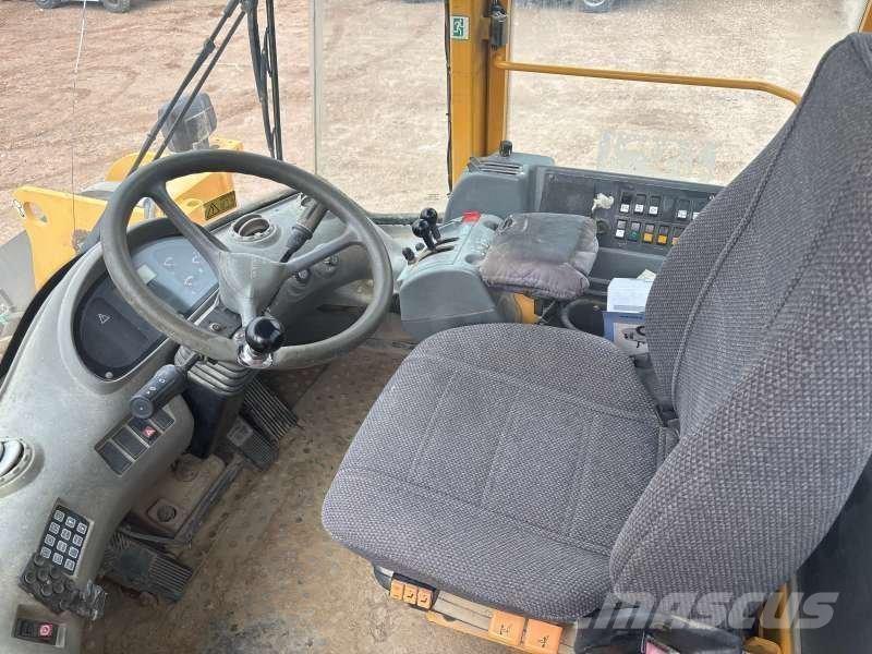 Volvo L110E لوادر بعجل