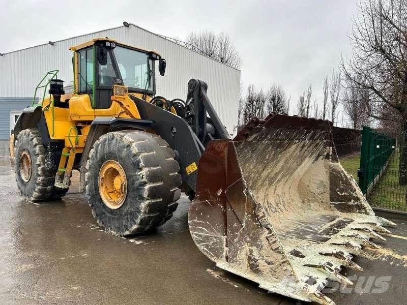 Volvo L220H لوادر بعجل