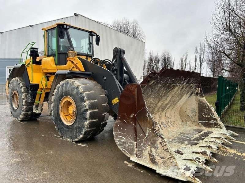 Volvo L220H لوادر بعجل