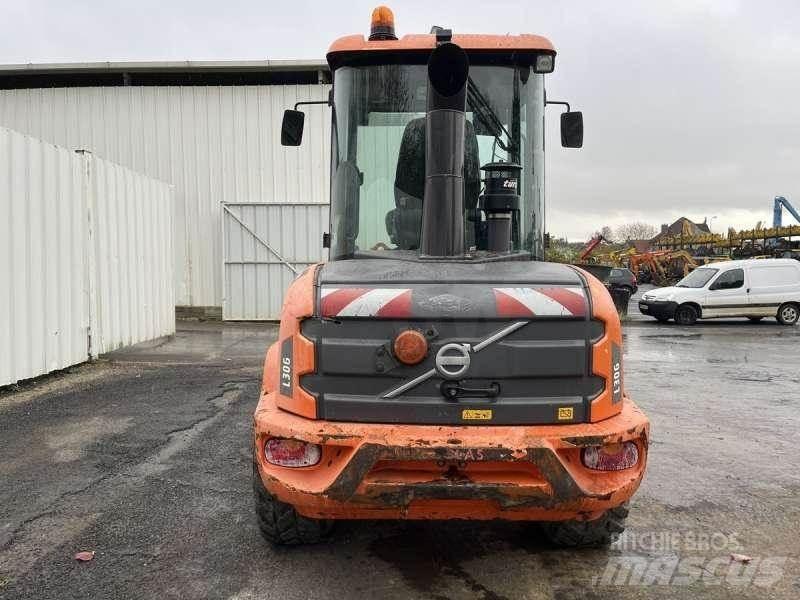 Volvo L30G لوادر بعجل
