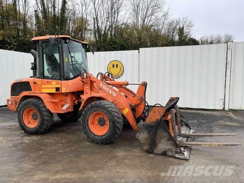 Volvo L30G لوادر بعجل