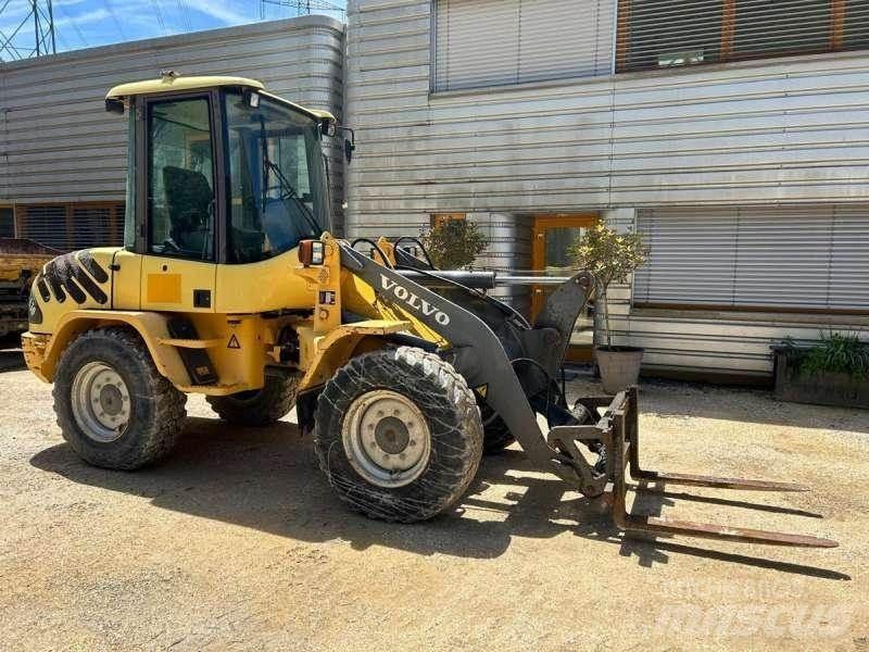 Volvo L30Z لوادر صغيرة