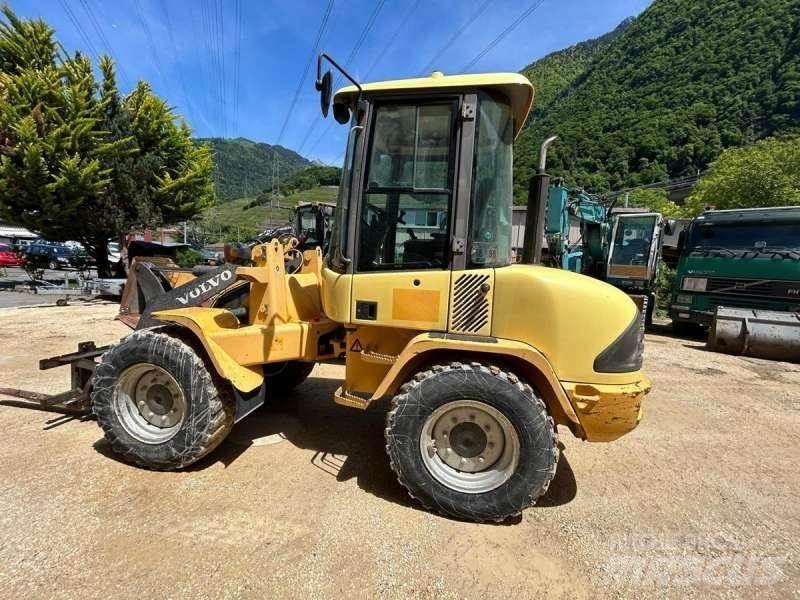 Volvo L30Z لوادر صغيرة