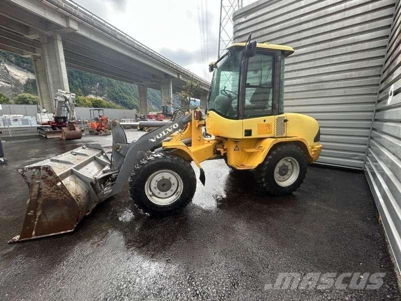 Volvo L30Z لوادر صغيرة