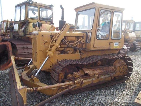 CAT D4D بلدوزرات مجنزرة