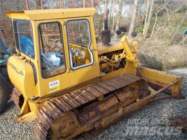 CAT D4D بلدوزرات مجنزرة