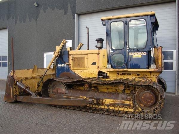 Hanomag D680E بلدوزرات مجنزرة