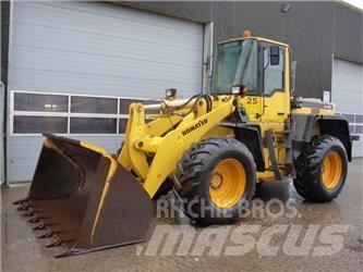 Komatsu WA320 لوادر بعجل