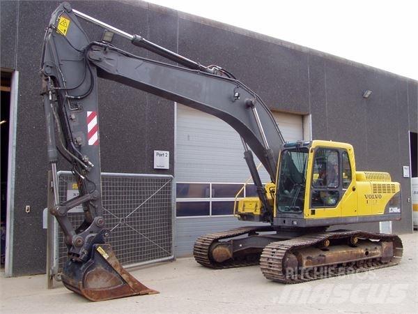 Volvo EC240BNLC حفارات زحافة