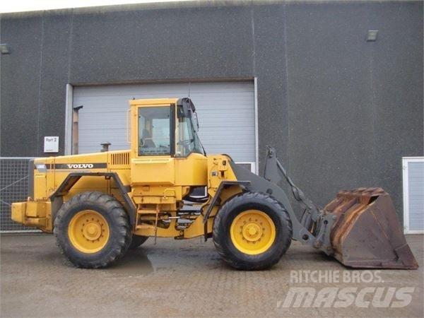 Volvo L90C لوادر بعجل