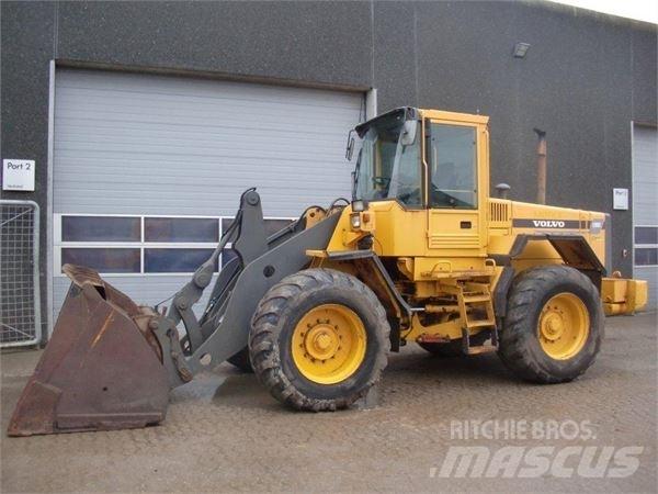 Volvo L90C لوادر بعجل