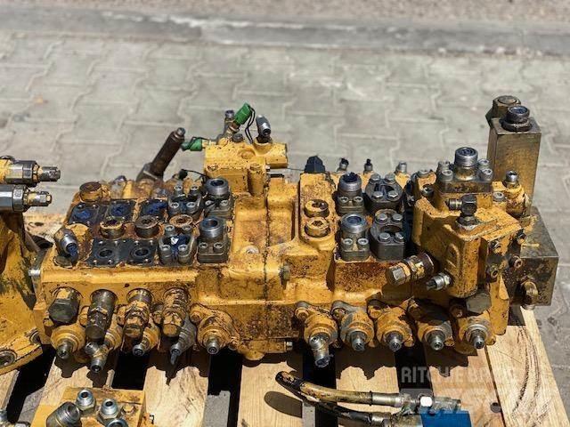 CAT 320 ROZDZIELACZ هيدروليات