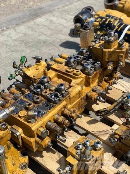 CAT 320 ROZDZIELACZ هيدروليات