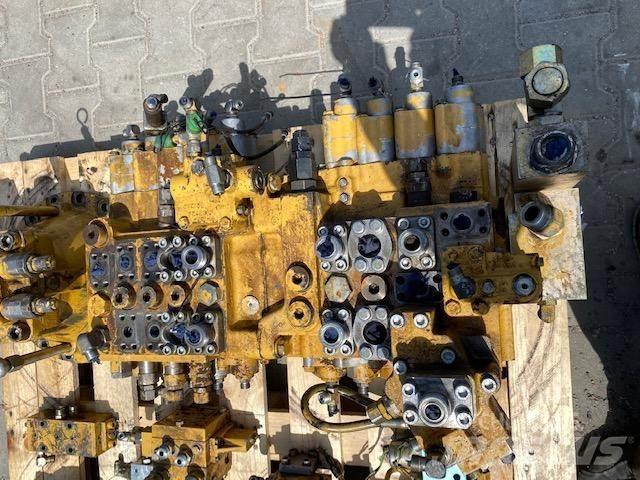 CAT 320 ROZDZIELACZ هيدروليات