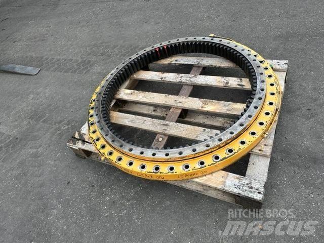 Liebherr A 922 الشاسيه والتعليق