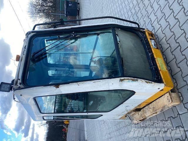 Liebherr R 914 B كابينة والداخلية