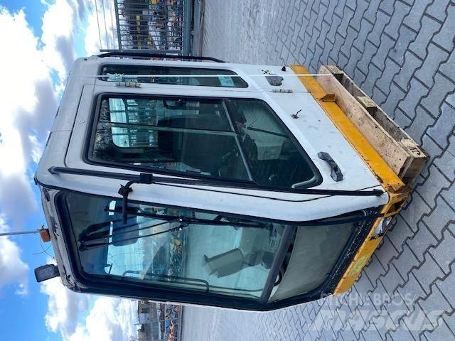 Liebherr R 914 B كابينة والداخلية