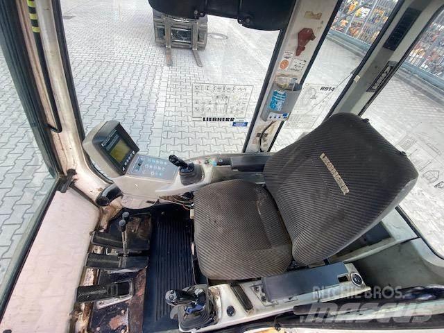 Liebherr R 914 B كابينة والداخلية