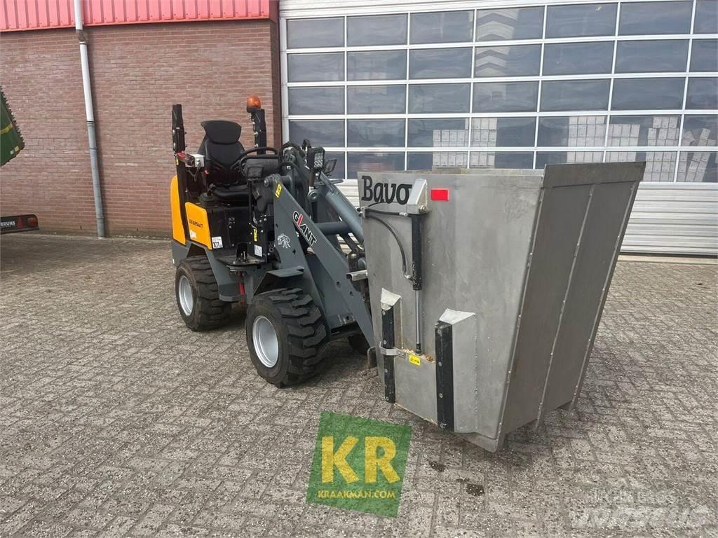 GiANT D332 لوادر وحفارات أمامية