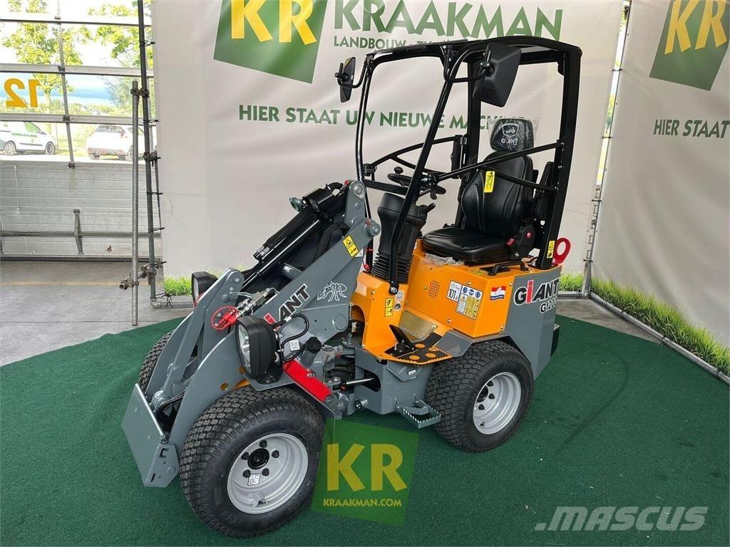 GiANT G1200 لوادر وحفارات أمامية