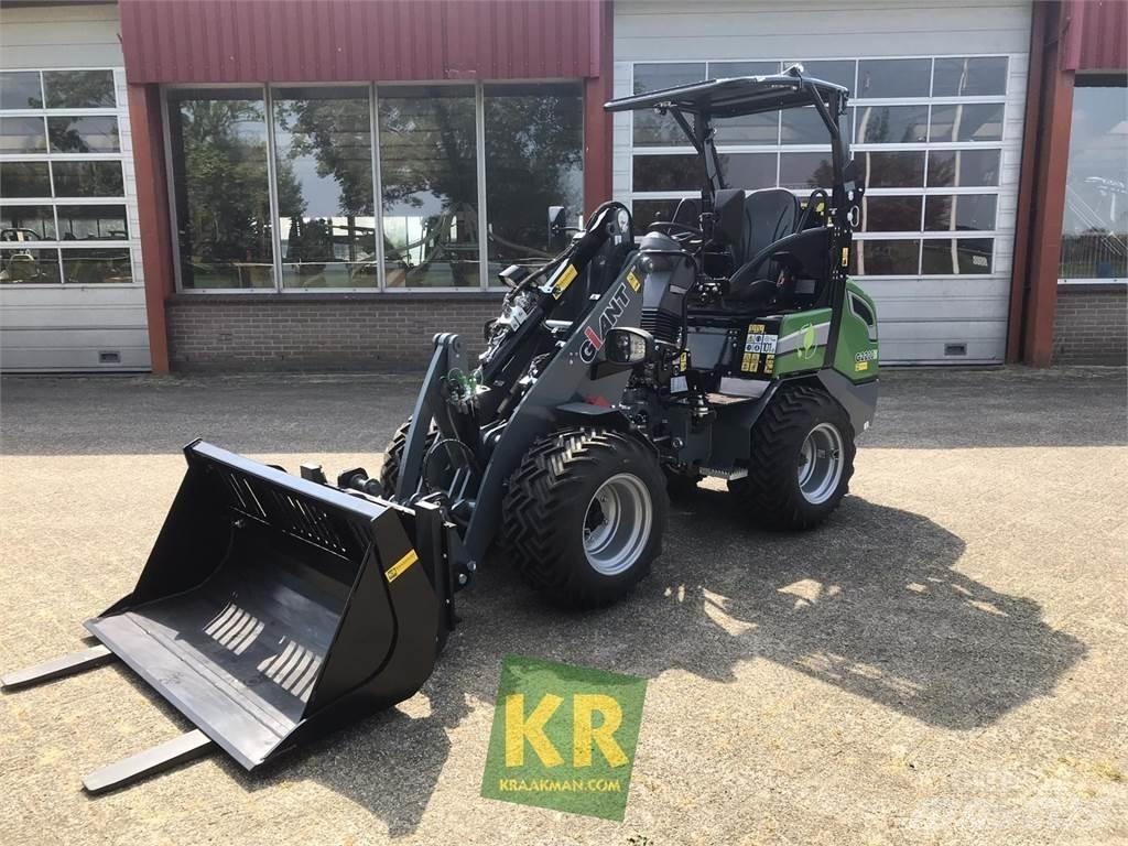 GiANT G2200E لوادر وحفارات أمامية