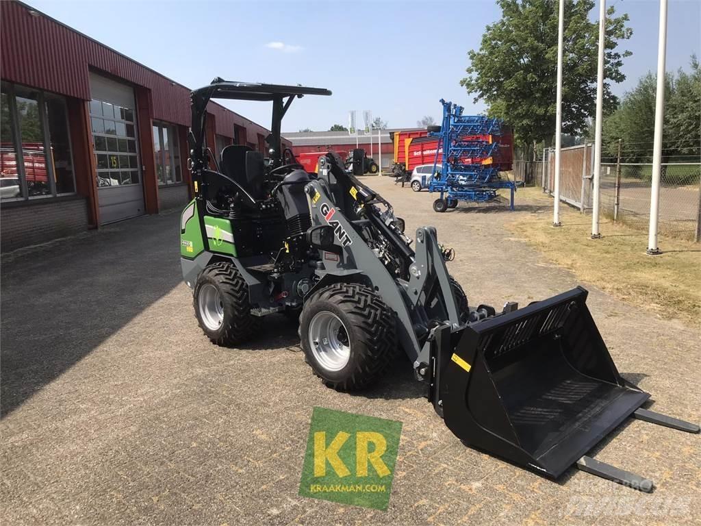 GiANT G2200E لوادر وحفارات أمامية