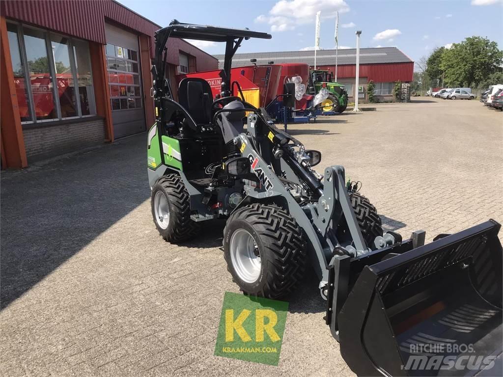 GiANT G2200E لوادر وحفارات أمامية