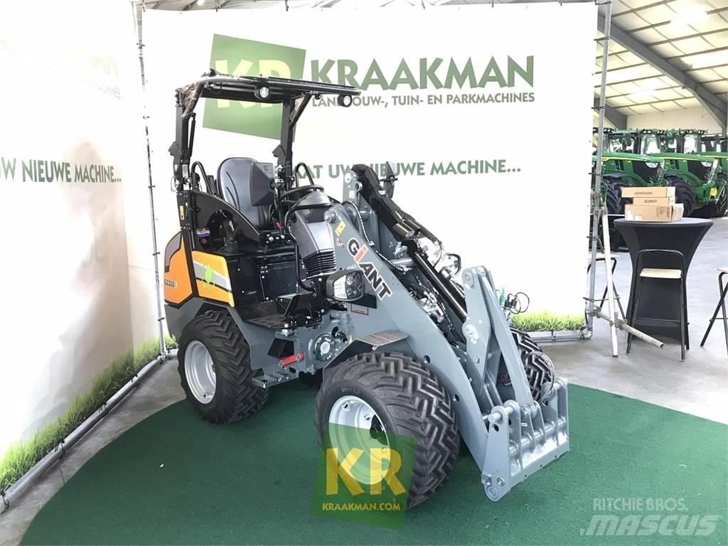 GiANT G2200E لوادر وحفارات أمامية