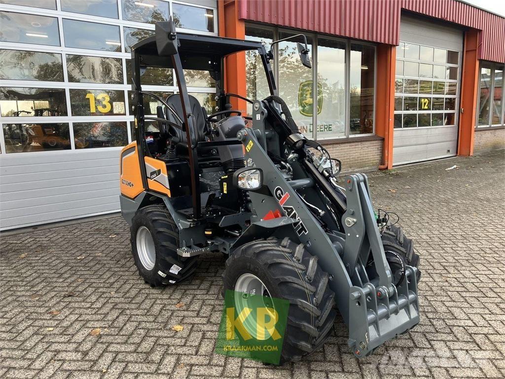 GiANT G2700 HD+ لوادر وحفارات أمامية