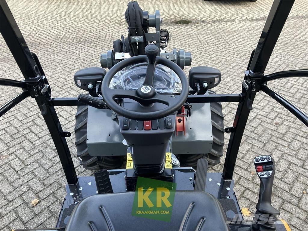 GiANT G2700 HD+ لوادر وحفارات أمامية