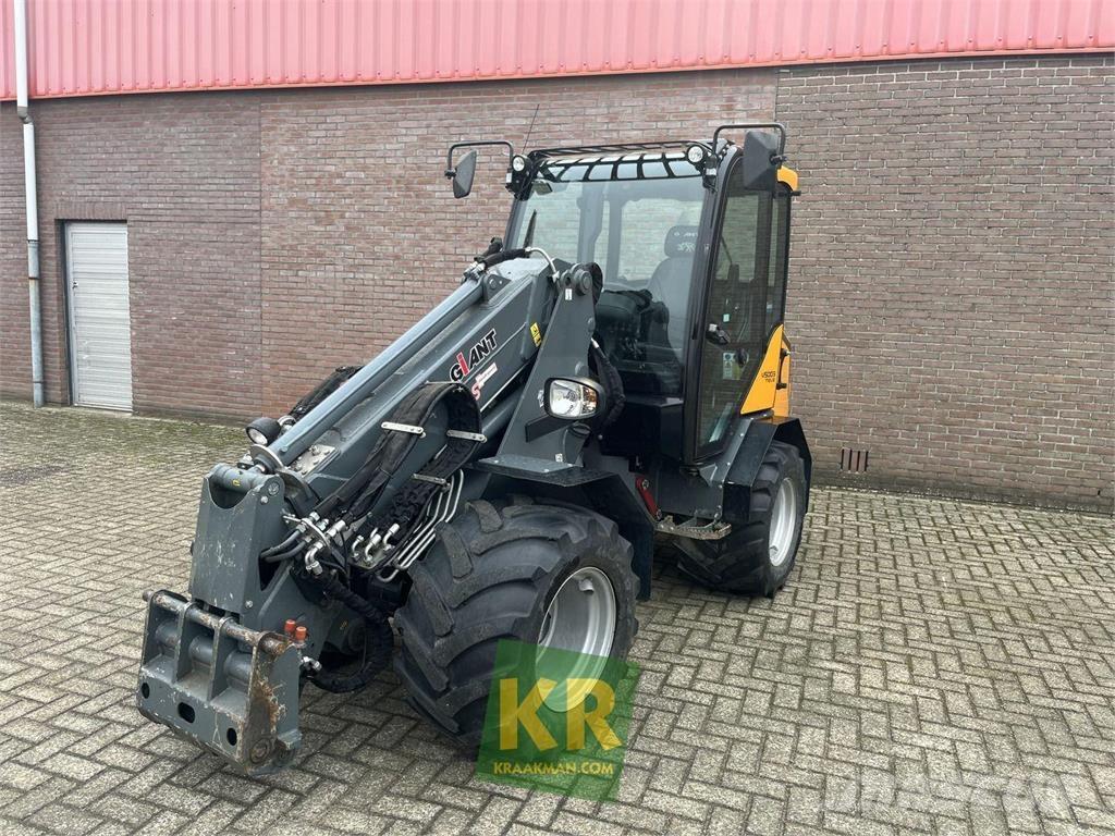 GiANT V5003 لوادر وحفارات أمامية