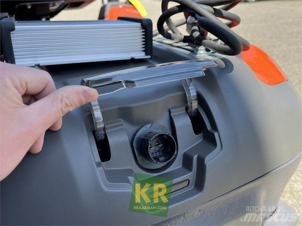 Husqvarna R200iX ركوب الحشائش
