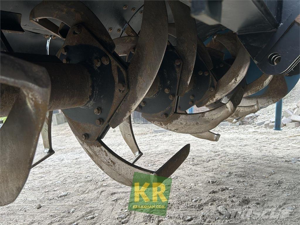 Imants 46 الكاسحات وقلابات التربة ذات المحركات