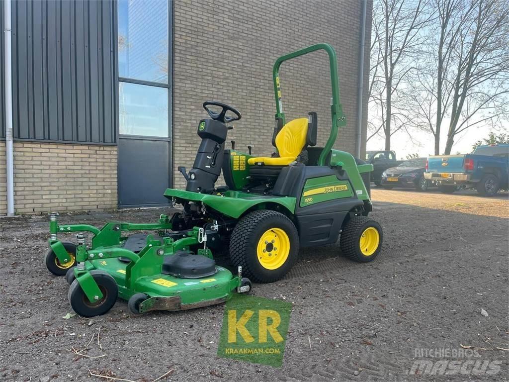 John Deere 1550 ركوب الحشائش