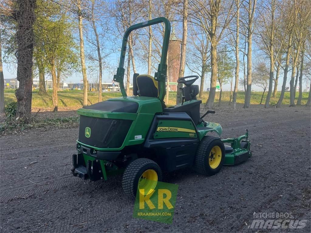 John Deere 1550 ركوب الحشائش