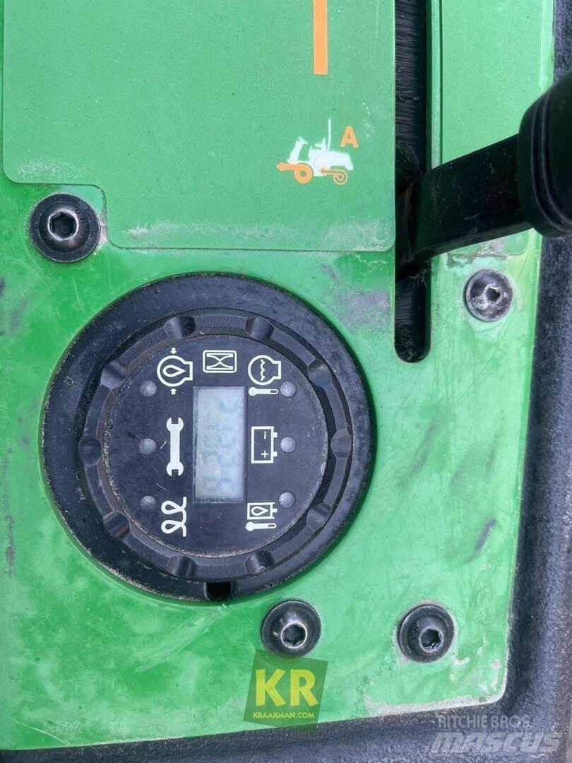 John Deere 1550 ركوب الحشائش