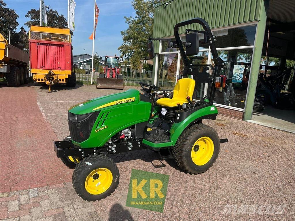 John Deere 2026R جرارات مدمجة