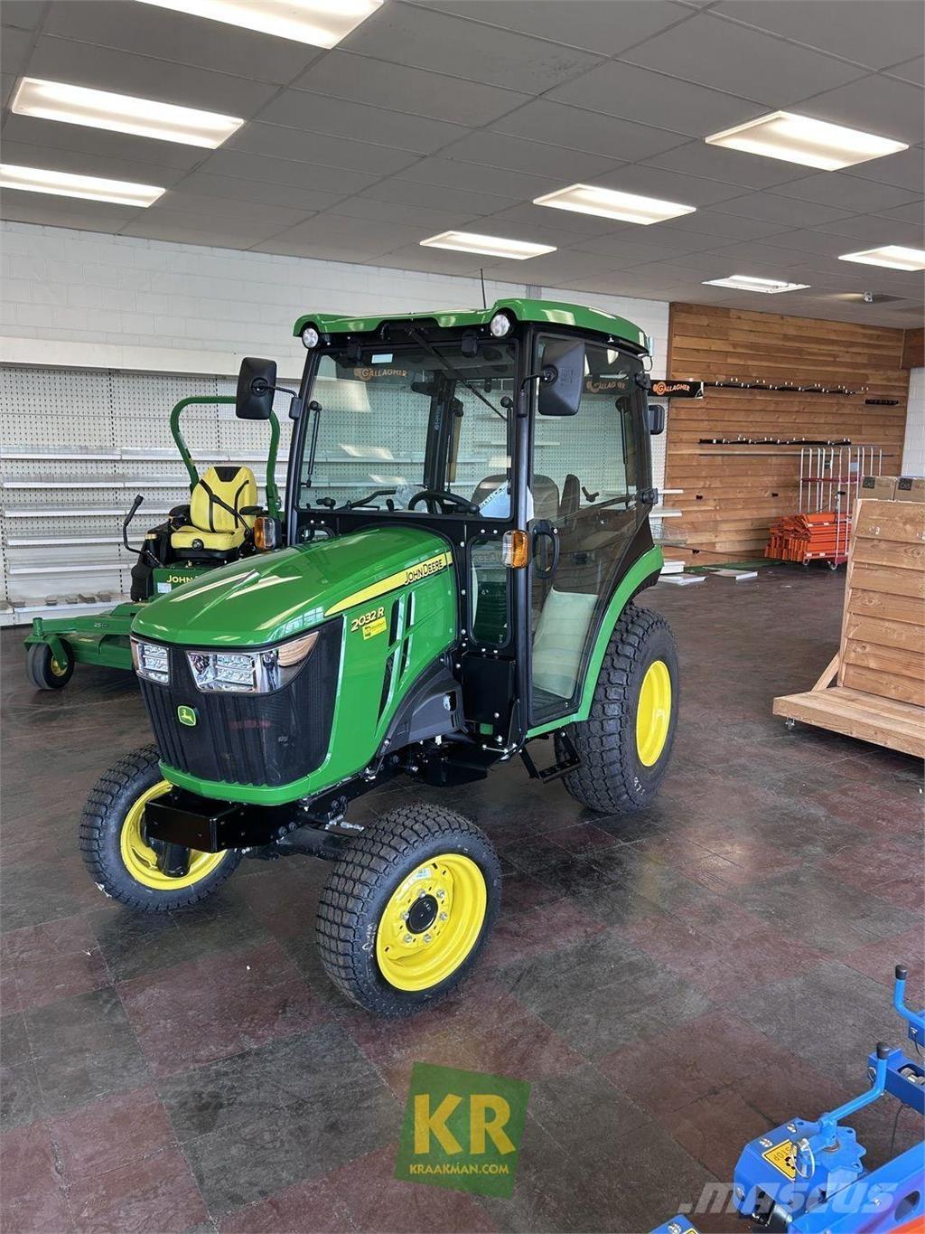 John Deere 2032R جرارات مدمجة