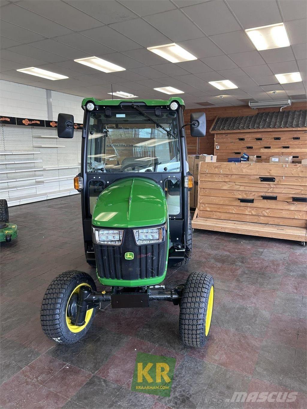 John Deere 2032R جرارات مدمجة