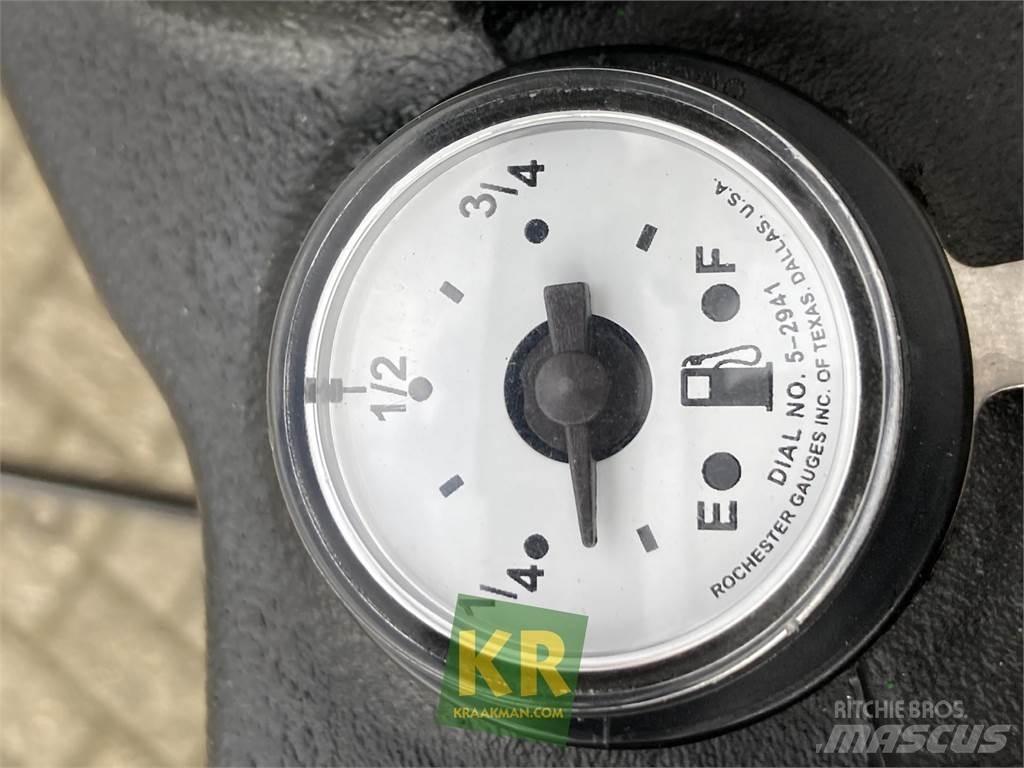 John Deere 3038E جرارات مدمجة