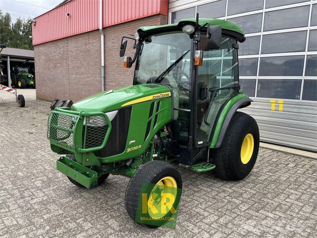 John Deere 3038R جرارات مدمجة