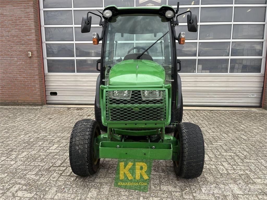 John Deere 3038R جرارات مدمجة