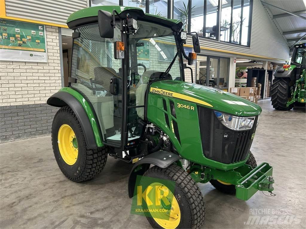 John Deere 3046R جرارات مدمجة