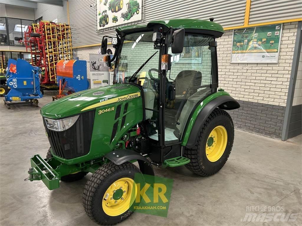 John Deere 3046R جرارات مدمجة