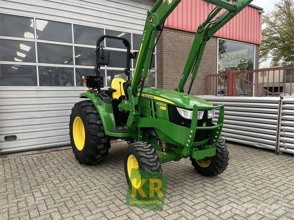 John Deere 4049M جرارات مدمجة