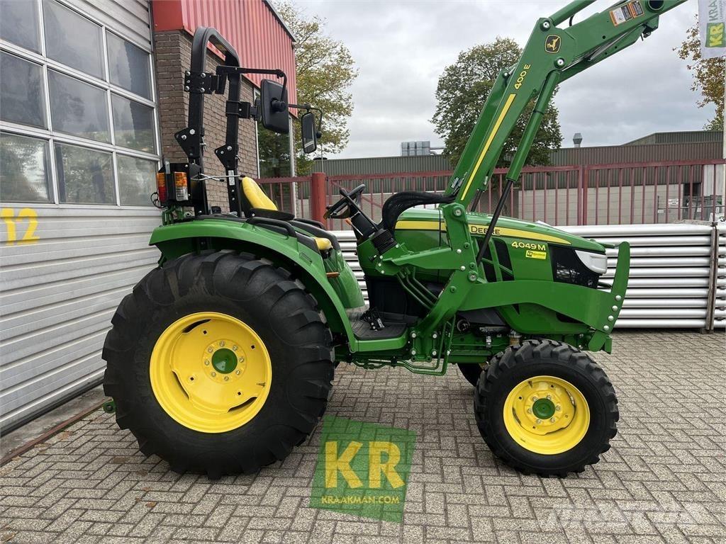 John Deere 4049M جرارات مدمجة