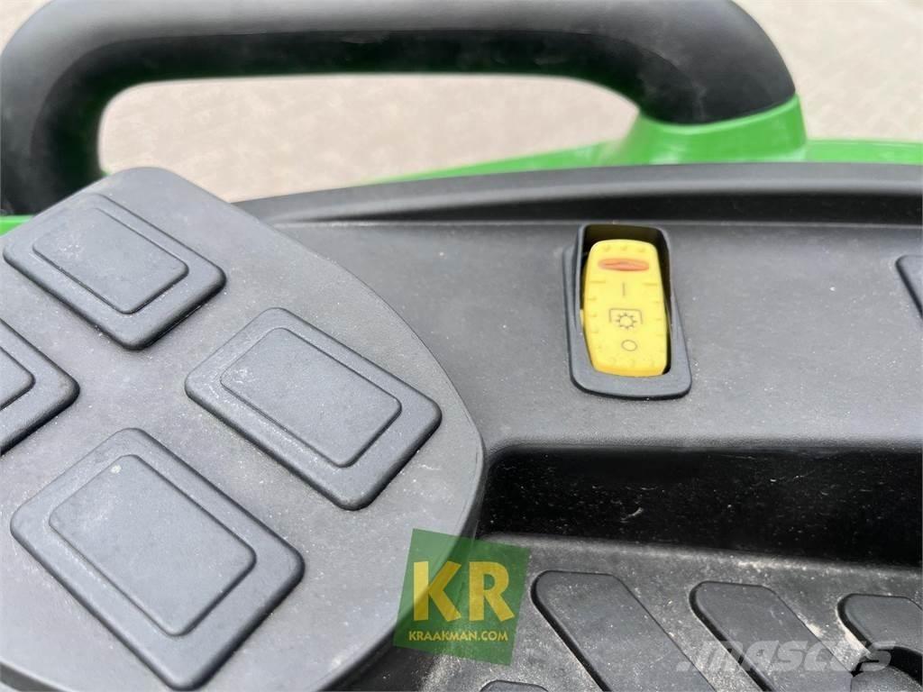 John Deere 4066M جرارات مدمجة