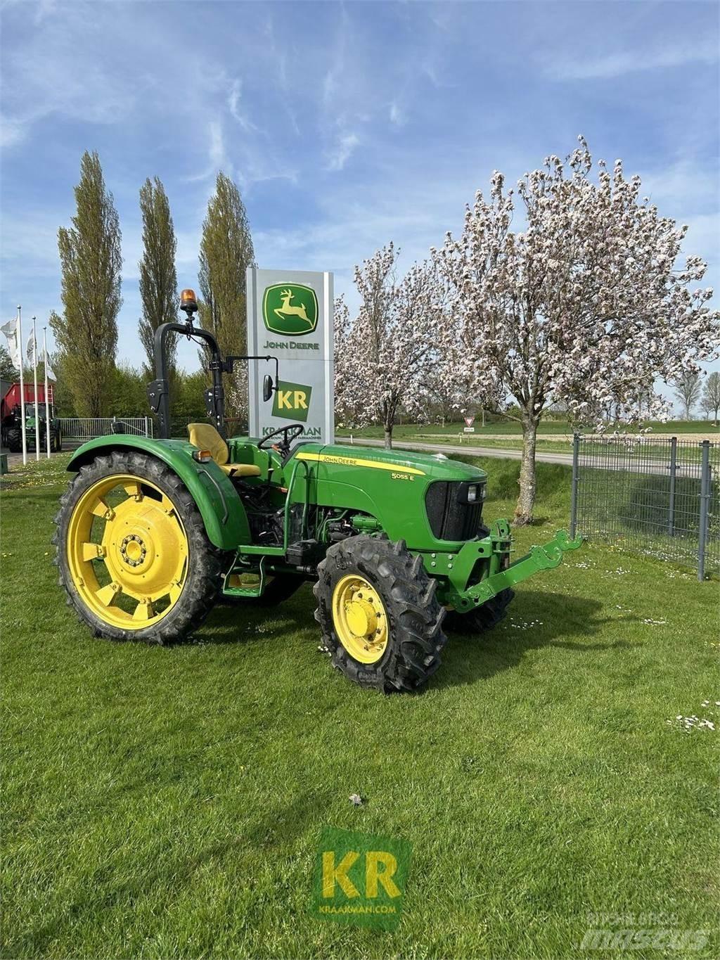 John Deere 5055E الجرارات