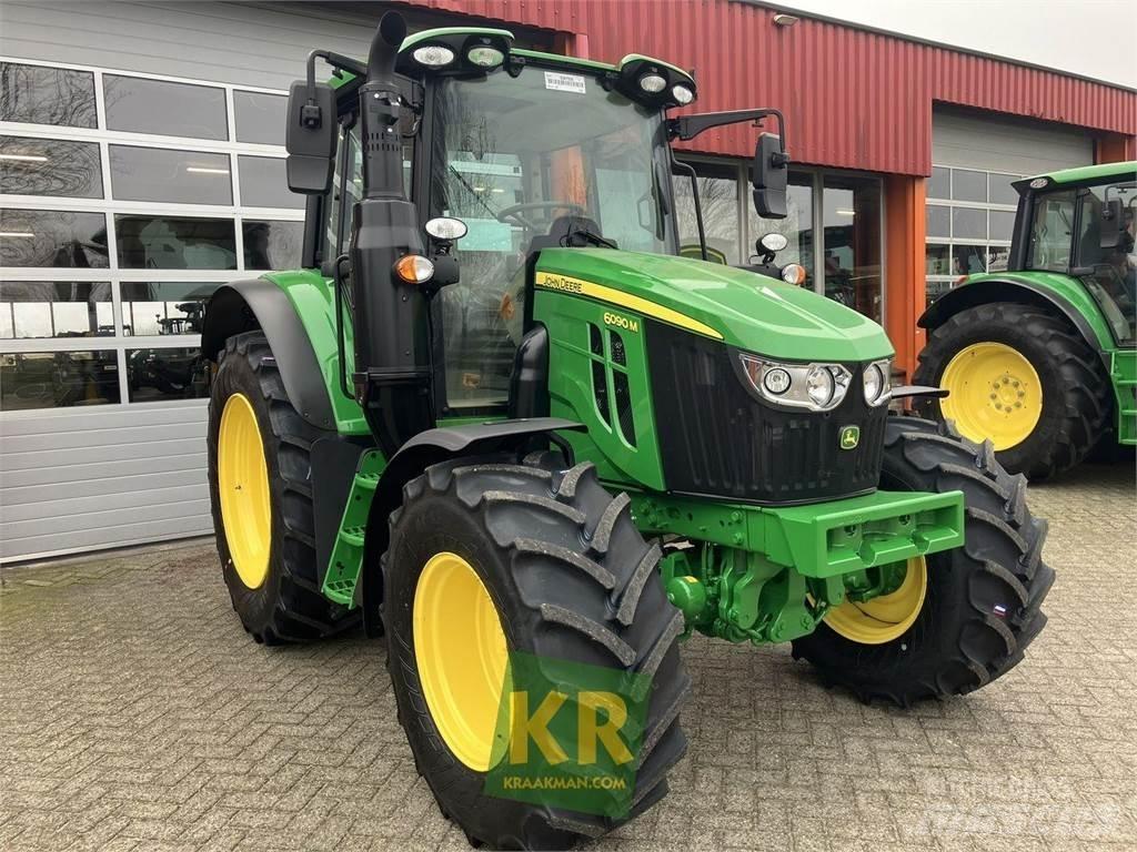 John Deere 6090M الجرارات