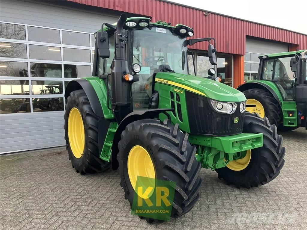 John Deere 6090M الجرارات